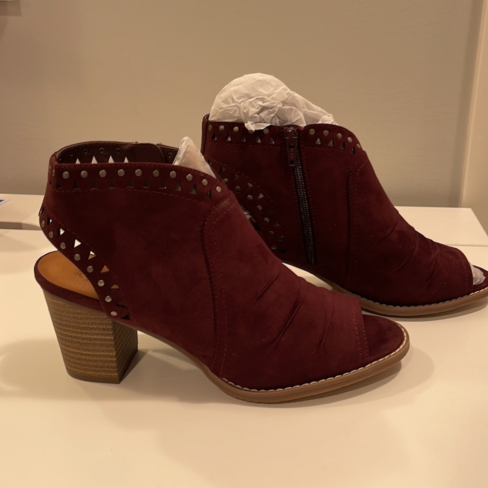 NWT Sonoma size 9.5 burgundy open toe boots